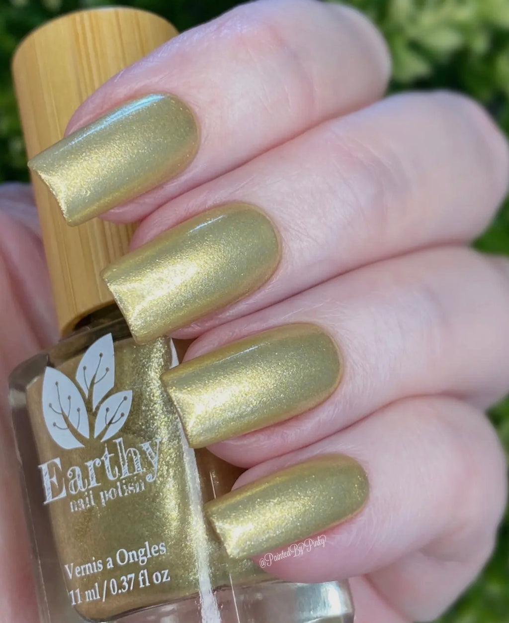 Freyja Shimmering Gold Nail Polish, 11 mL